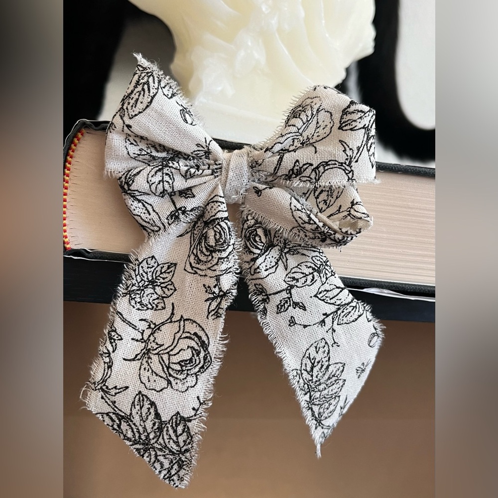 Bow bookmark